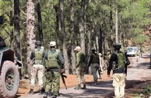 Kishtwar Encounter: ਛਤਰੂ ਇਲਾਕੇ ‘ਚ ਸੁਰੱਖਿਆ ਬਲਾਂ ਤੇ ਅੱਤਵਾਦੀਆਂ ਵਿਚਾਲੇ ਮੁਕਾਬਲਾ ਸ਼ੁਰੂ, ਦੋਵਾਂ ਪਾਸਿਆਂ ਤੋਂ ਭਾਰੀ ਗੋਲੀਬਾਰੀ