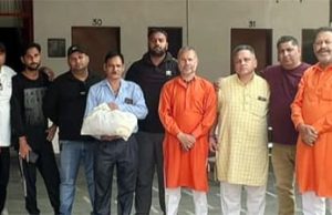 रामलीला के वस्त्रों को जल प्रवाह करने के लिये जत्था श्री कालेश्वर महादेव रवाना