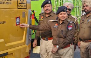 ਟਰੈਫਿਕ ਪੁਲੀਸ ਨੇ ਵਾਹਨਾਂ ’ਤੇ ਰਿਫਲੈਕਟਰ ਲਾਏ