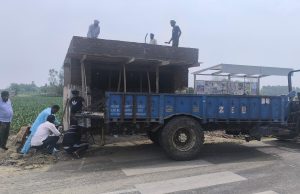 ਪਿੰਡ ਧਾਮੀਆਂ ਕਲਾਂ ਮੁਖ ਸੜਕ ਸ਼ਾਮ ਚੋਰਾਸੀ ਹਰਿਆਣਾ ਰੋਡ ਬੱਸ ਸਟਾਫ ਉਸਾਰਿਆ ਗਿਆ