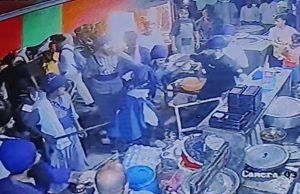 ਨਿਹੰਗਾਂ ਦੇ ਬਾਣੇ ‘ਚ ਗੁੰਡਾ ਗਰਦੀ ! ਲਹਿਰਾਈਆਂ ਨੰਗੀਆਂ ਕਿਰਪਾਨਾਂ, ਦੁਕਾਨ ਅੰਦਰ ਦਾਖਲ ਹੋ ਕੇ ਕੀਤੀ ਭੰਨ ਤੋੜ