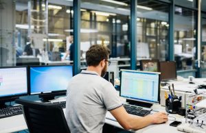 ਲੰਬੇ ਸਮੇਂ ਤੱਕ ਬੈਠੇ ਰਹਿਣਾ ਸਮੋਕਿੰਗ ਜਿੰਨਾ ਖ਼ਤਰਨਾਕ, 19 ਬਿਮਾਰੀਆਂ ਹੋਣ ਦਾ ਵੀ ਖ਼ਤਰਾ