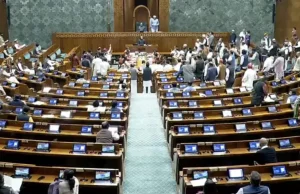 Parliament LIVE: SIR ਦੇ ਮੁੱਦੇ ‘ਤੇ ਸੰਸਦ ‘ਚ ਸਿਆਸੀ ਘਮਸਾਨ, ਲੋਕ ਸਭਾ ਦੀ ਕਾਰਵਾਈ ਫਿਰ ਮੁਲਤਵੀ