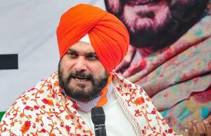 Navjot Sidhu ਨੇ ਸ਼ਾਇਰਾਨਾ ਅੰਦਾਜ਼ ‘ਚ ਵਿਰੋਧੀਆਂ ਨੂੰ ਘੇਰਿਆ, ਕਿਹਾ- ਕਬੂਤਰਾਂ ਵਾਂਗ ਨਹੀਂ, ਬਾਜ਼ ਦੀ ਜਿੰਦਗੀ ਜੀਉਂਦਾ ਹਾਂ