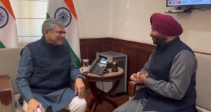 ਵੰਦੇ ਭਾਰਤ ਟ੍ਰੇਨ ਹੁਣ ਬਰਨਾਲਾ ਵੀ ਰੁਕੇਗੀ, ਰੇਲ ਰਾਜ ਮੰਤਰੀ ਰਵਨੀਤ ਬਿੱਟੂ ਨੇ ਅਸ਼ਵਨੀ ਵੈਸ਼ਨਵ ਨਾਲ ਕੀਤੀ ਮੁਲਾਕਾਤ