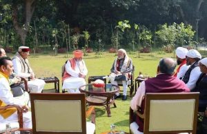 PM Modi ਨੂੰ ਮਿਲਣ ਪਹੁੰਚੇ ਡੇਰਾ ਬੱਲਾਂ ਦੇ ਸੰਤ, ਪ੍ਰਕਾਸ਼ ਪੁਰਬ ਸਮਾਗਮ ‘ਚ ਸ਼ਾਮਲ ਹੋਣ ਦਾ ਦਿੱਤਾ ਸੱਦਾ