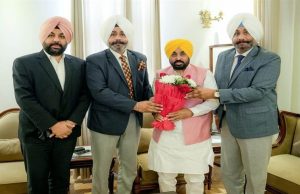 ਆਮ ਆਦਮੀ ਪਾਰਟੀ ਦਾ ਵਧਿਆ ਪਰਿਵਾਰ, ਐਡਵੋਕੇਟ ਜੀਐਸ ਘੁਮਣ ਤੇ ਜੀਪੀਐਸ ਘੁਮਣ ਹੋਏ ਆਪ ‘ਚ ਸ਼ਾਮਲ