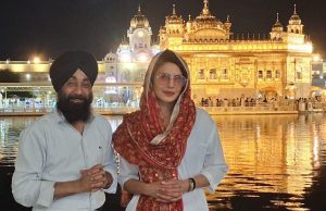 ਅੰਮ੍ਰਿਤਸਰ ਪਹੁੰਚੀ Priyanka Chopra ਨੇ ਸ਼੍ਰੀ ਦਰਬਾਰ ਸਾਹਿਬ ਟੇਕਿਆ ਮੱਥਾ, ਲੰਗਰ ਹਾਲ ‘ਚ ਕੀਤੀ ਸੇਵਾ