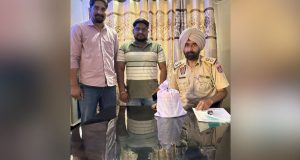 ਅੰਮ੍ਰਿਤਸਰ ‘ਚ ਪੁਲਿਸ ਤੇ ਬੀਐਸਐਫ ਵੱਲੋਂ ਵੱਡੀ ਕਾਰਵਾਈ, ਸਰਹੱਦ ‘ਤੇ 980 ਗ੍ਰਾਮ ਹੈਰੋਇਨ ਜ਼ਬਤ; ਤਸਕਰਾਂ ਦੀ ਭਾਲ ਜਾਰੀ