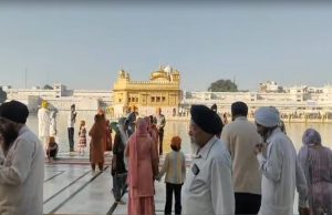 ਖਾਲਸਾ ਸਾਜਨਾ ਦਿਵਸ ਤੇ ਗੁਰਦੁਆਰਿਆਂ ‘ਚ ਭਗਤੀ ਦਾ ਮਾਹੌਲ, ਸ੍ਰੀ ਦਰਬਾਰ ਸਾਹਿਬ ਦੇ ਸੰਗਤਾਂ ਨੇ ਕੀਤੇ ਦਰਸ਼ਨ