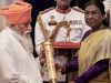ਡੇਰਾ ਬੱਲਾਂ Jalandhar ਦੇ Sant Niranjan Das ਨੂੰ ਮਿਲਿਆ ਪਦਮ ਸ਼੍ਰੀ, ਹਰਮਨਪ੍ਰੀਤ ਕੌਰ ਤੇ ਕੋਚ ਬਲਦੇਵ ਸਿੰਘ ਨੇ ਵੀ ਕੀਤਾ ਸਨਮਾਨਿਤ