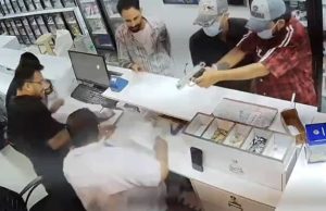 Chandigarh Medical Store ਕਤਲਕਾਂਡ ਤੋਂ ਬਾਅਦ ਦੁਕਾਨਦਾਰਾਂ ਨੇ ਲਗਾਇਆ ਨੋਟਿਸ, ਬਿਨਾਂ ਮੂੰਹ ਢੱਕੇ ਆਉਣ ਦੀ ਅਪੀਲ