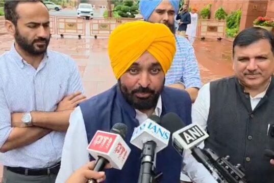 ਕੀ ਹੈ ਕਥਿਤ ਫਾਰਮੇਸੀ ਪੇਪਰ ਲੀਕ ਮਾਮਲਾ? CM Mann ਨੇ ਦਿੱਤਾ ਜਵਾਬ- ਸਿਰਫ਼ ਨਕਲ ਦੀ ਹੋਈ ਸੀ ਅਸਫ਼ਲ ਕੋਸ਼ਿਸ਼, ਸਾਰੇ ਕਾਬੂ