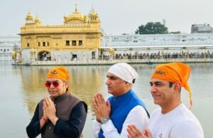 ਸ੍ਰੀ ਹਰਿਮੰਦਰ ਸਾਹਿਬ ਨਤਮਸਤਕ ਹੋਏ ਅਦਾਕਾਰ Ashutosh Rana, ‘ਹਮਾਰੇ ਰਾਮ’ ਨਾਟਕ ਦੀ ਟੀਮ ਨਾਲ ਟੇਕਿਆ ਮੱਥਾ