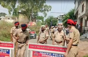 ਅਮਰਜੀਤ ਚਾਵਲਾ ਜਬਰ-ਜਨਾਹ ਕੇਸ ਨੂੰ ਲੈ ਕੇ Hoshiarpur ‘ਚ ਮਾਹੌਲ ਗਰਮਾਇਆ, ਧਾਮੀ ਦੇ ਘਰ ਬਾਹਰ ਭਾਰੀ ਪੁਲਿਸ ਫੋਰਸ ਤਾਇਨਾਤ